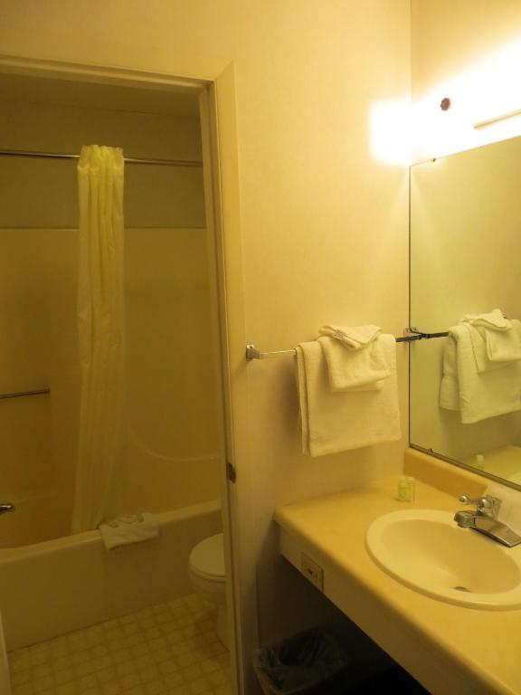 Waterfront Inn Mackinaw City Habitación foto