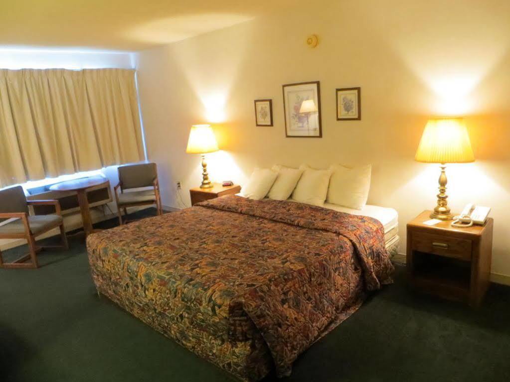Waterfront Inn Mackinaw City Exterior foto