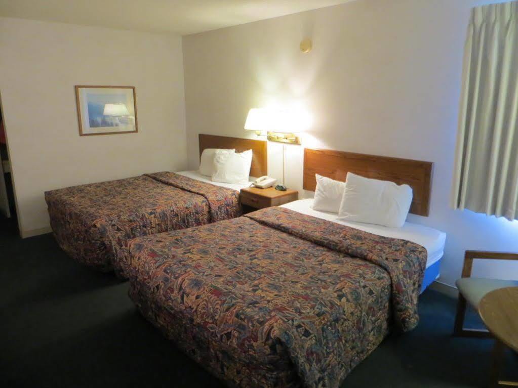 Waterfront Inn Mackinaw City Exterior foto