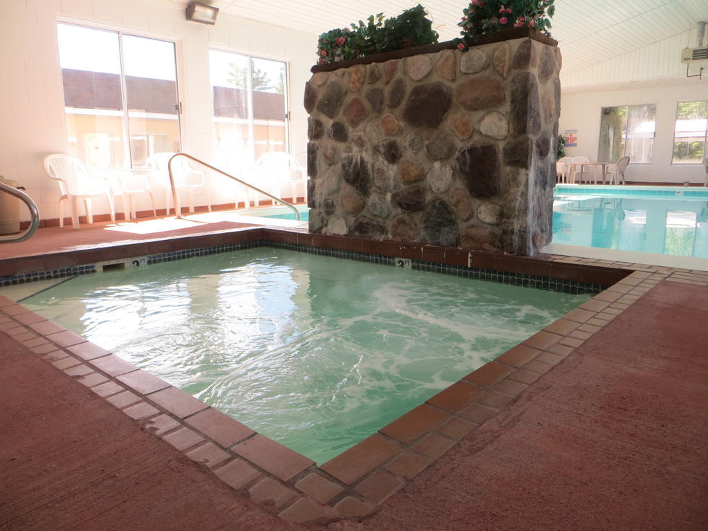 Waterfront Inn Mackinaw City Exterior foto